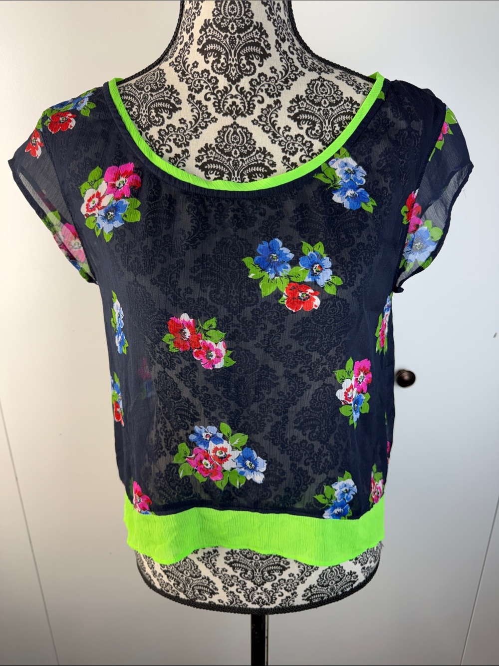 Hollister Navy Sheer spring Floral Crop Top with Neon Green Trim sz medium